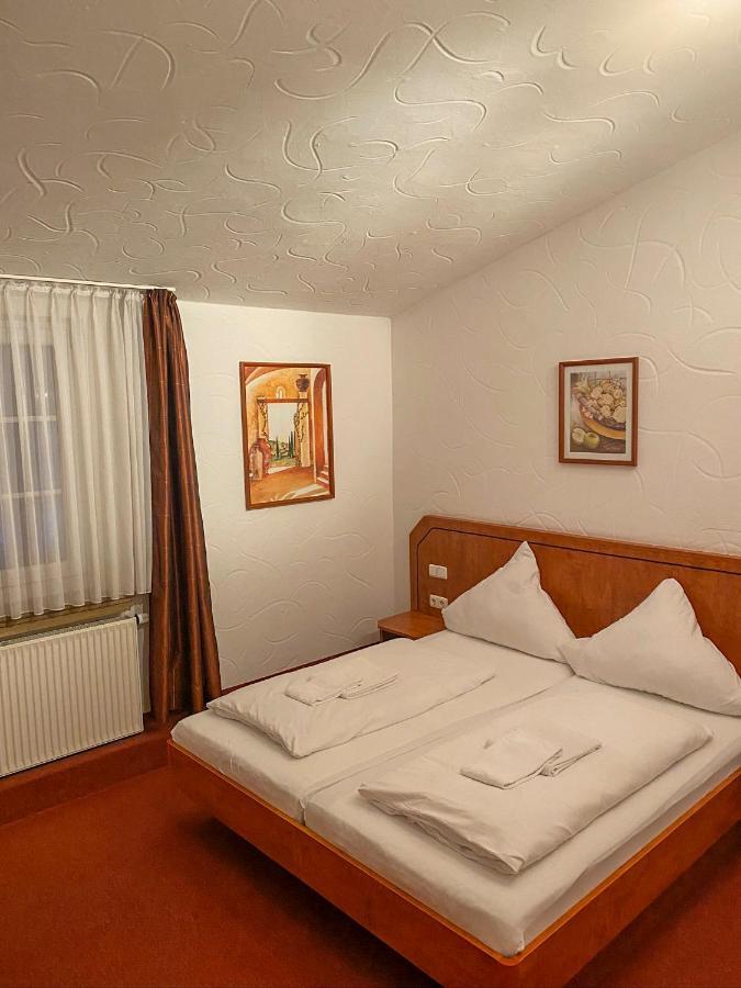 Hotel Friedenseiche 노이키르헨-플루인 객실 사진